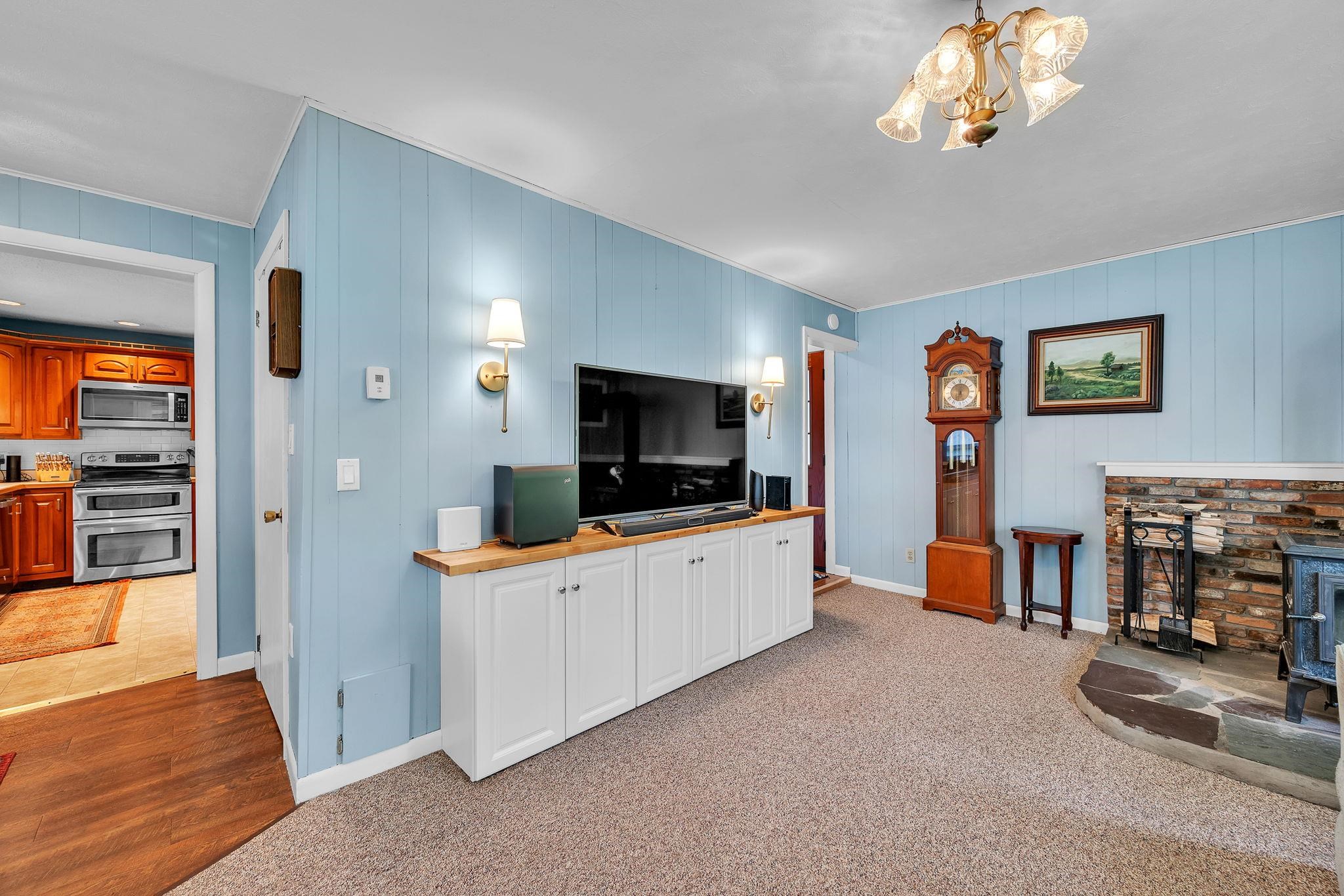 Barre Town, Vermont 05641, United States, 3 Bedrooms Bedrooms, ,2 BathroomsBathrooms,Residential,Pending,137136