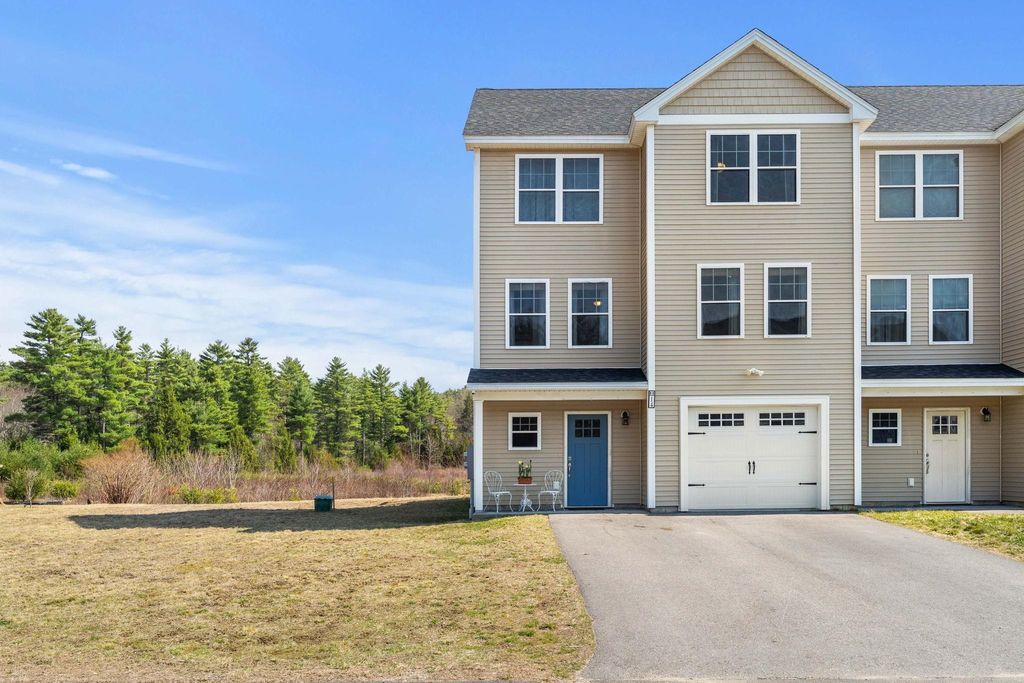 Photo of 14 Waterford Drive, Raymond, NH 03077 (MLS # 5083549)