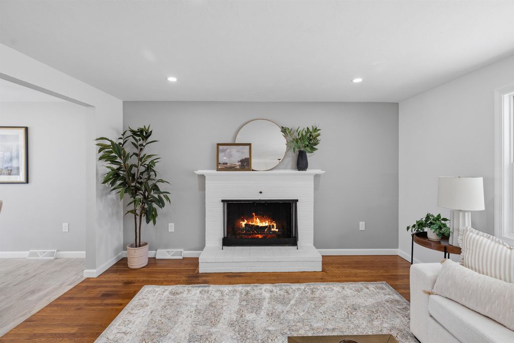 Photo of 12 Fernwood Drive, Merrimack, NH 03054 (MLS # 5083935)