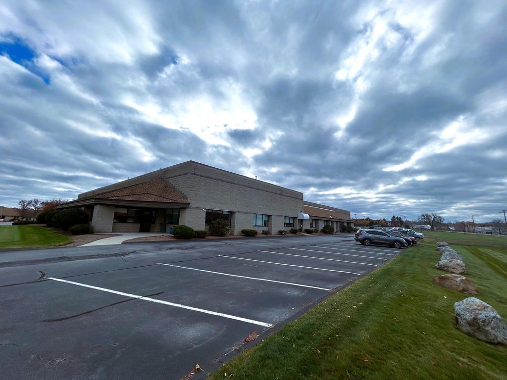 Photo of 8 Delta Drive, Londonderry, NH 03053 (MLS # 5076097)