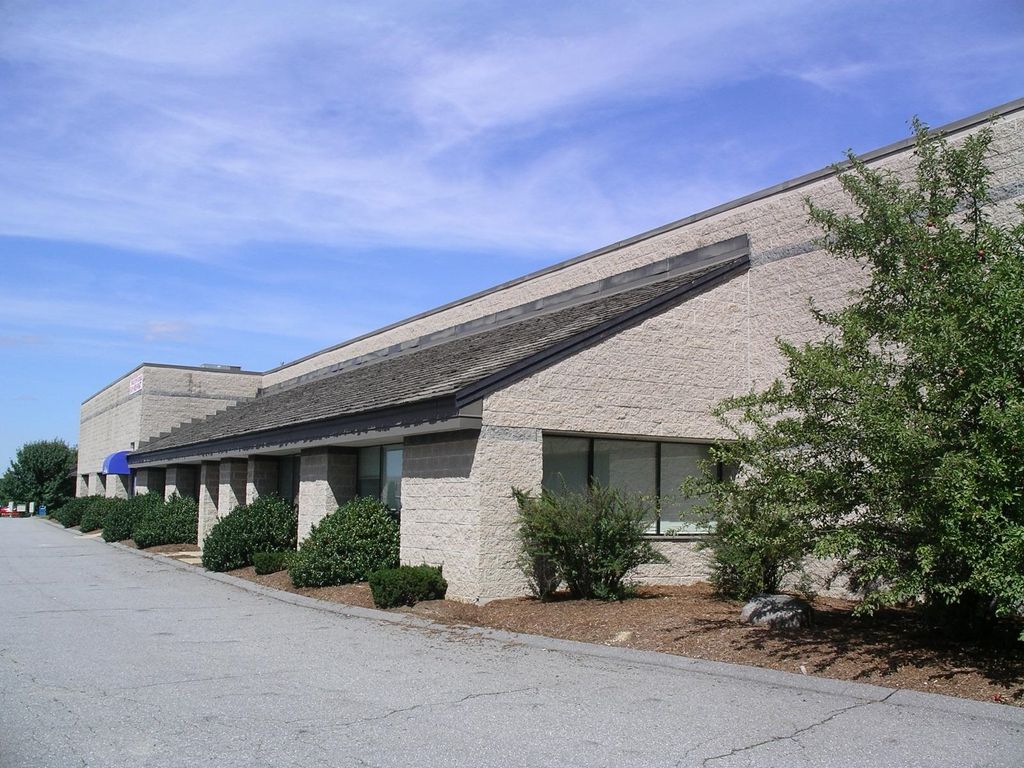 Photo of 8 Delta Drive, Londonderry, NH 03053 (MLS # 5076097)