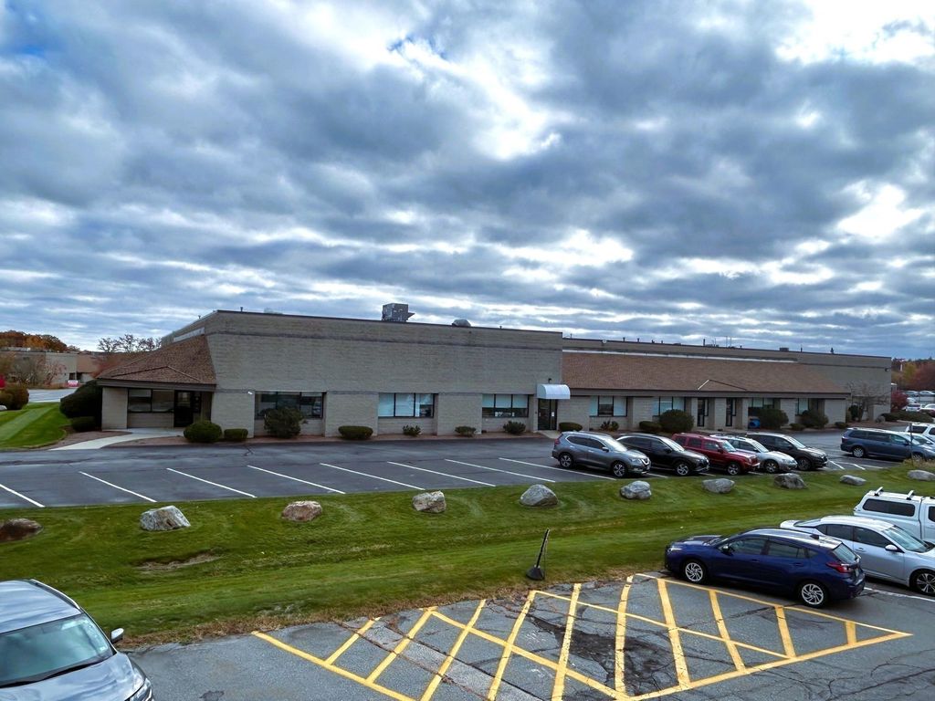 Photo of 8 Delta Drive, Londonderry, NH 03053 (MLS # 5076097)