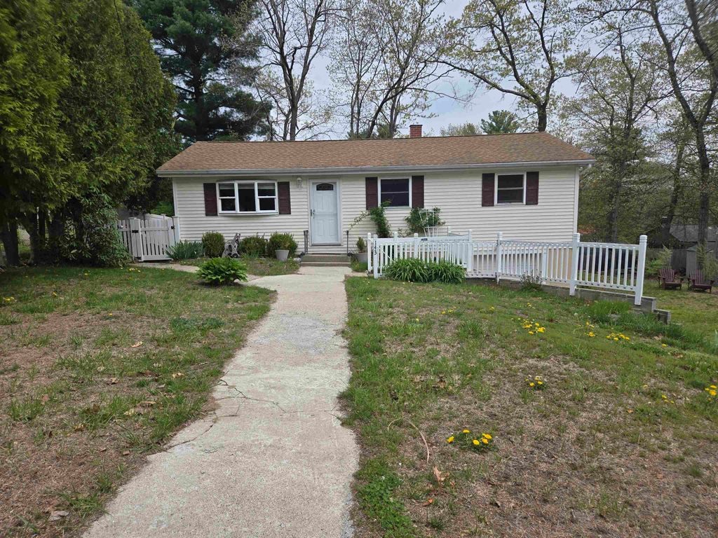Photo of 143 Westwood Drive, Nashua, NH 03062 (MLS # 5087739)