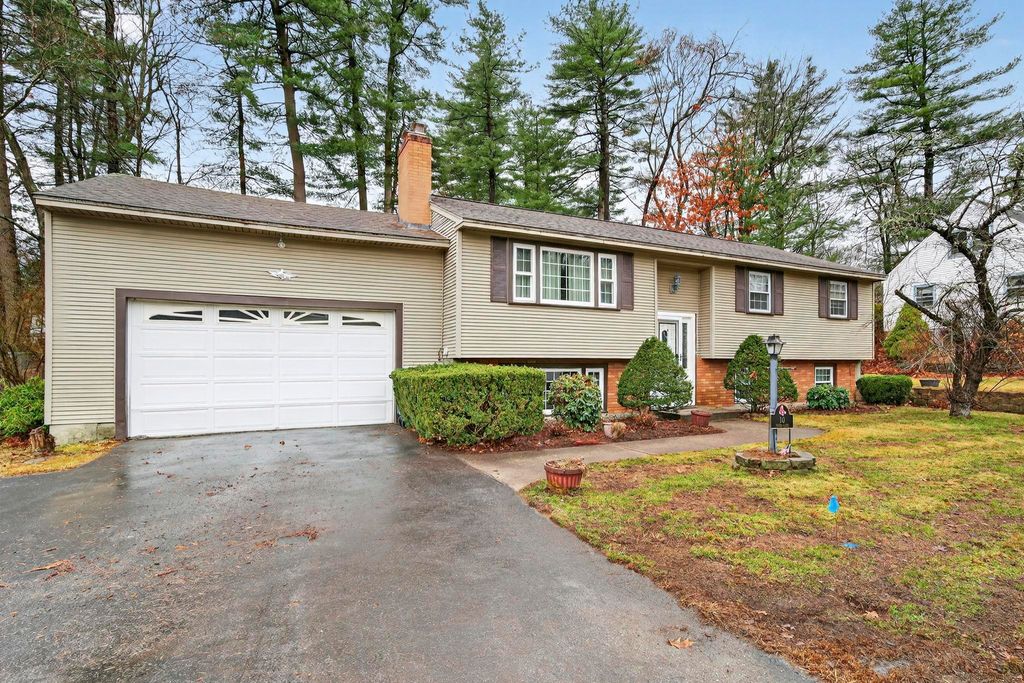 Photo of 10 Vespa Lane, Nashua, NH 03064 (MLS # 5082366)