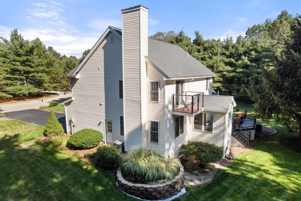 Photo of 11 Foxglove Lane, Amherst, NH 03031 (MLS # 5063008)