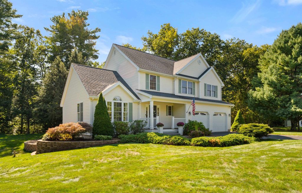 Photo of 11 Foxglove Lane, Amherst, NH 03031 (MLS # 5063008)