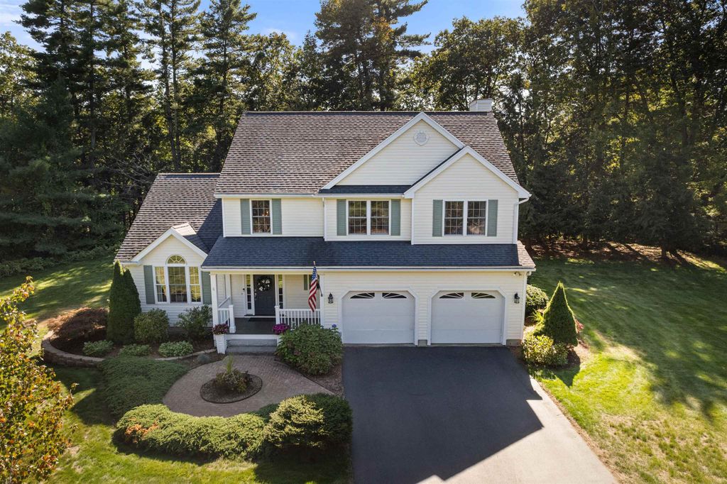 Photo of 11 Foxglove Lane, Amherst, NH 03031 (MLS # 5063008)