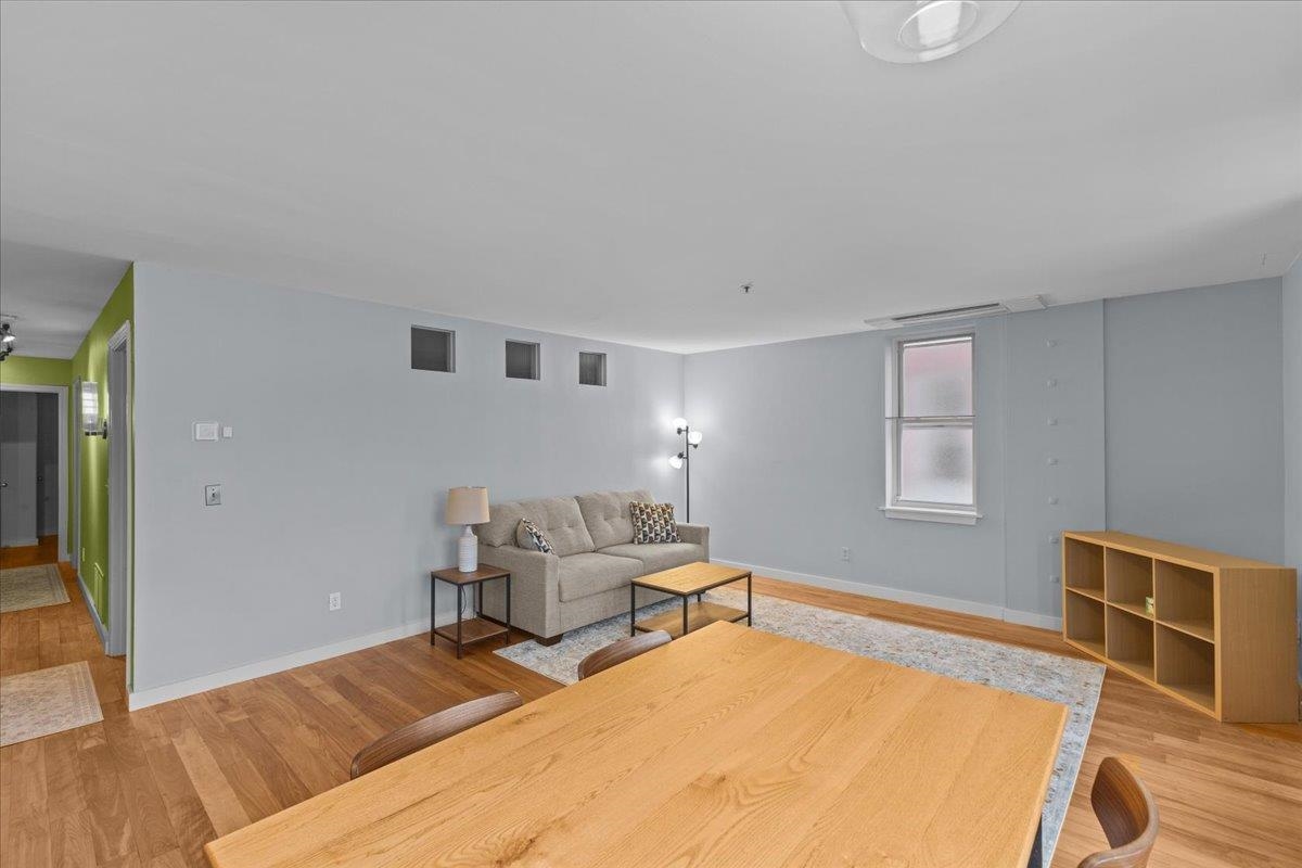 230 College Street 8