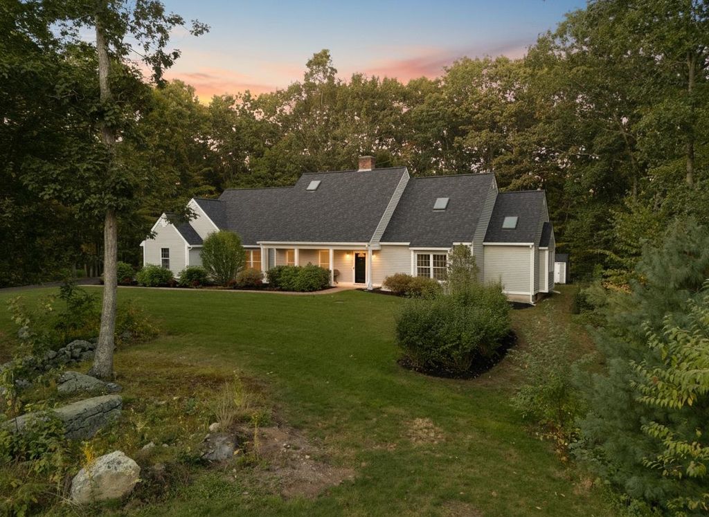 Photo of 59 Bonnies Way, Hampstead, NH 03841 (MLS # 5063286)