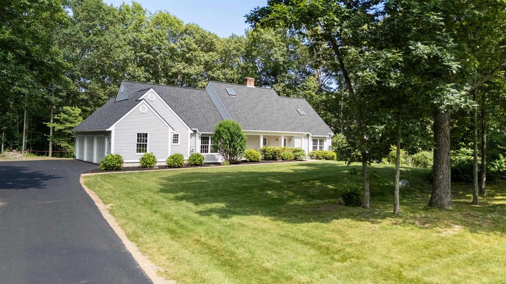 Photo of 59 Bonnies Way, Hampstead, NH 03841 (MLS # 5063286)