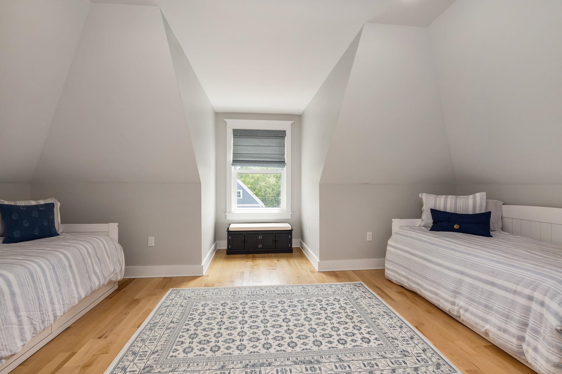 Portsmouth, New Hampshire 03801, United States, 4 Bedrooms Bedrooms, ,3 BathroomsBathrooms,Residential,Active,203625