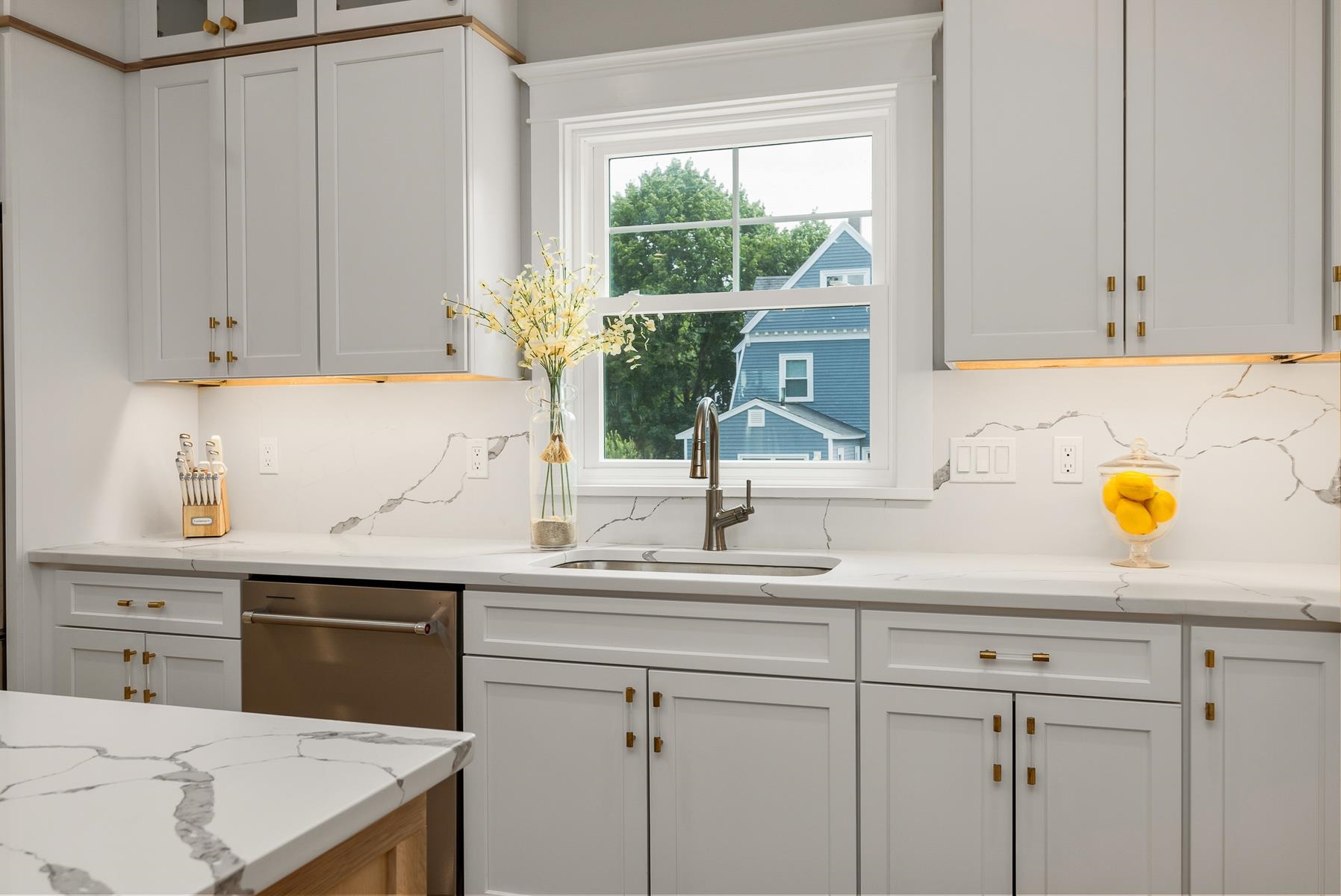 Portsmouth, New Hampshire 03801, United States, 4 Bedrooms Bedrooms, ,3 BathroomsBathrooms,Residential,Active,203625