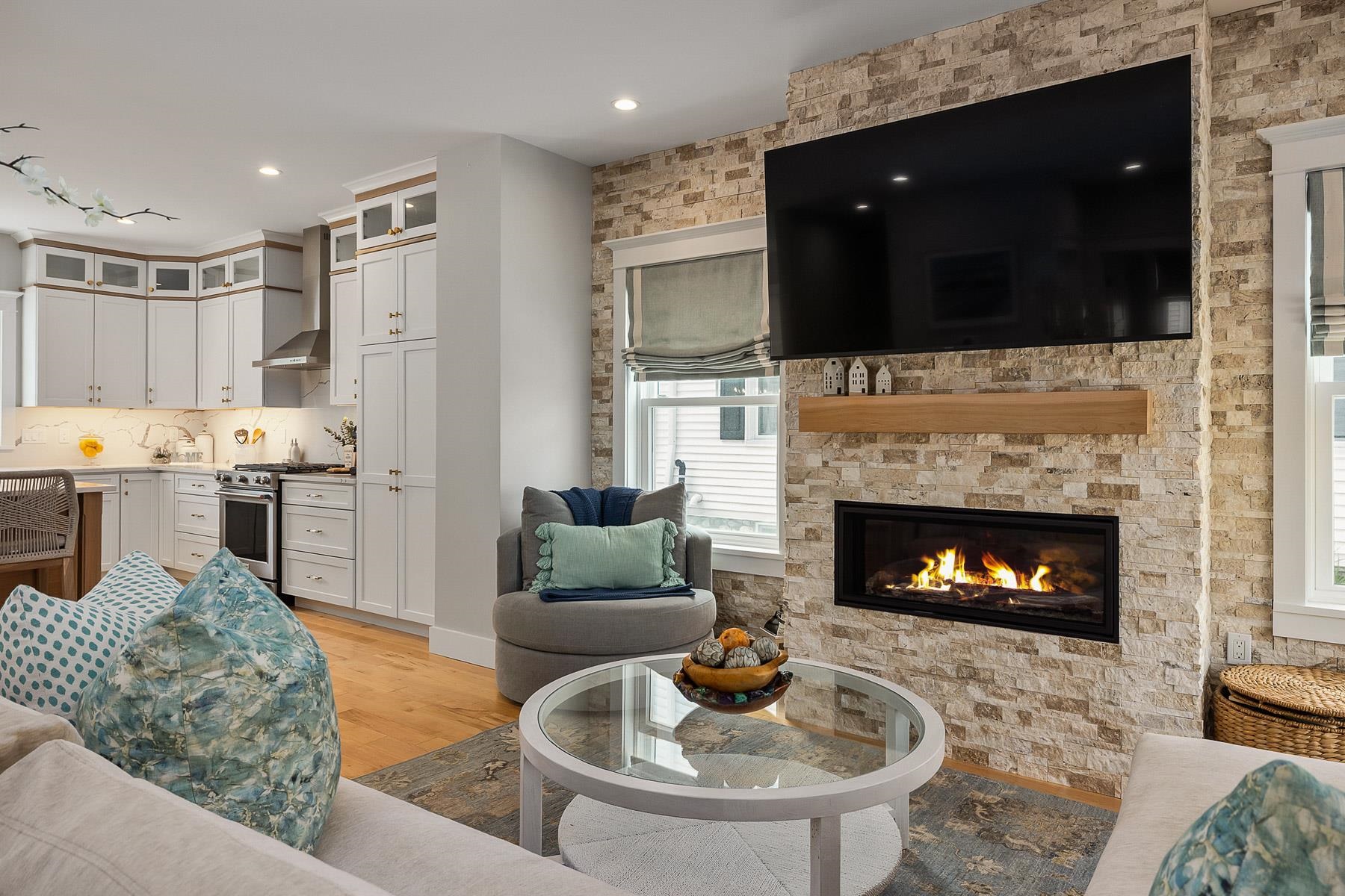 Portsmouth, New Hampshire 03801, United States, 4 Bedrooms Bedrooms, ,3 BathroomsBathrooms,Residential,Active,203625