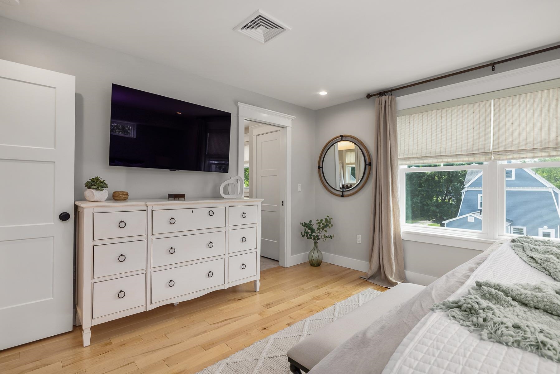 Portsmouth, New Hampshire 03801, United States, 4 Bedrooms Bedrooms, ,3 BathroomsBathrooms,Residential,Active,203625