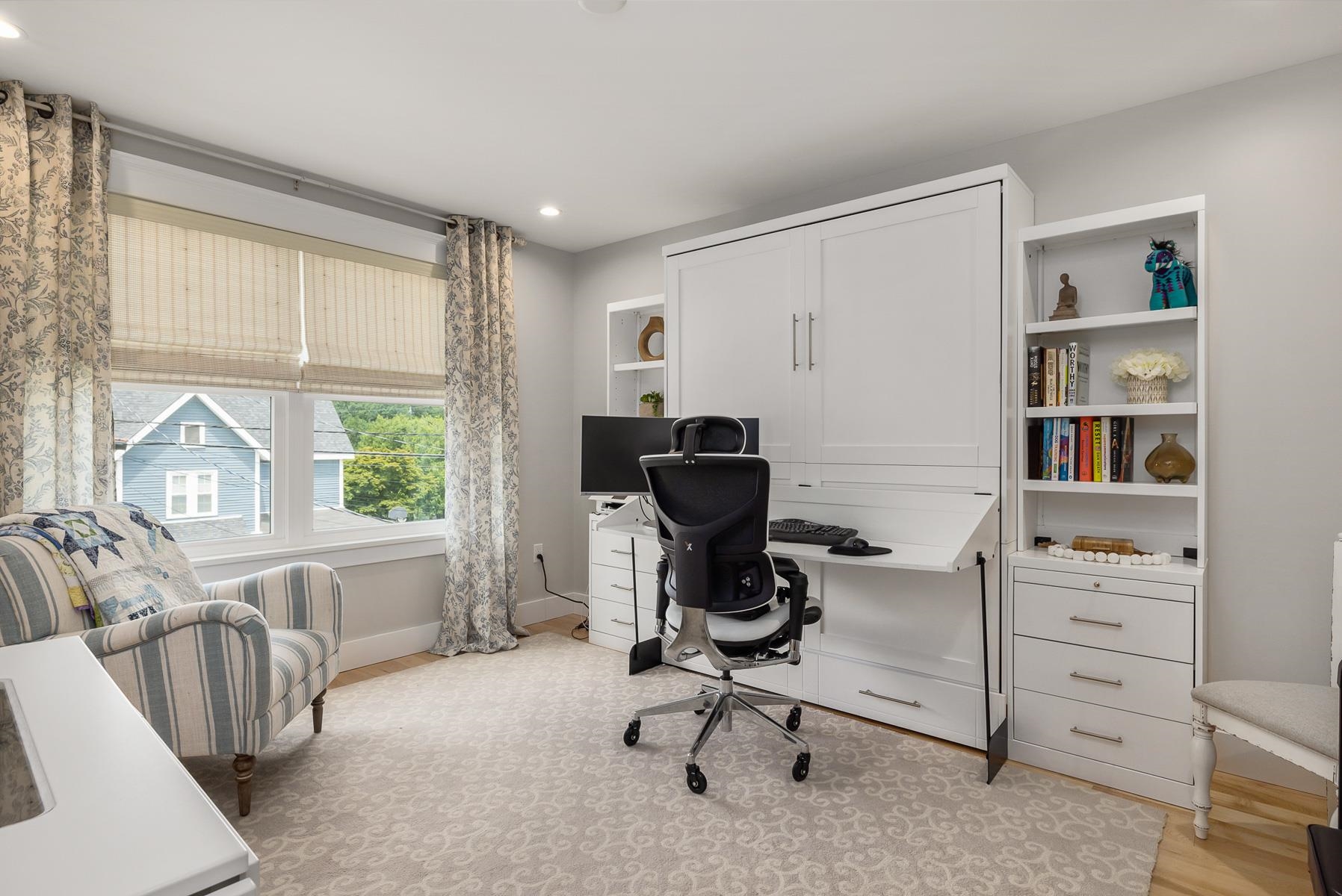 Portsmouth, New Hampshire 03801, United States, 4 Bedrooms Bedrooms, ,3 BathroomsBathrooms,Residential,Active,203625