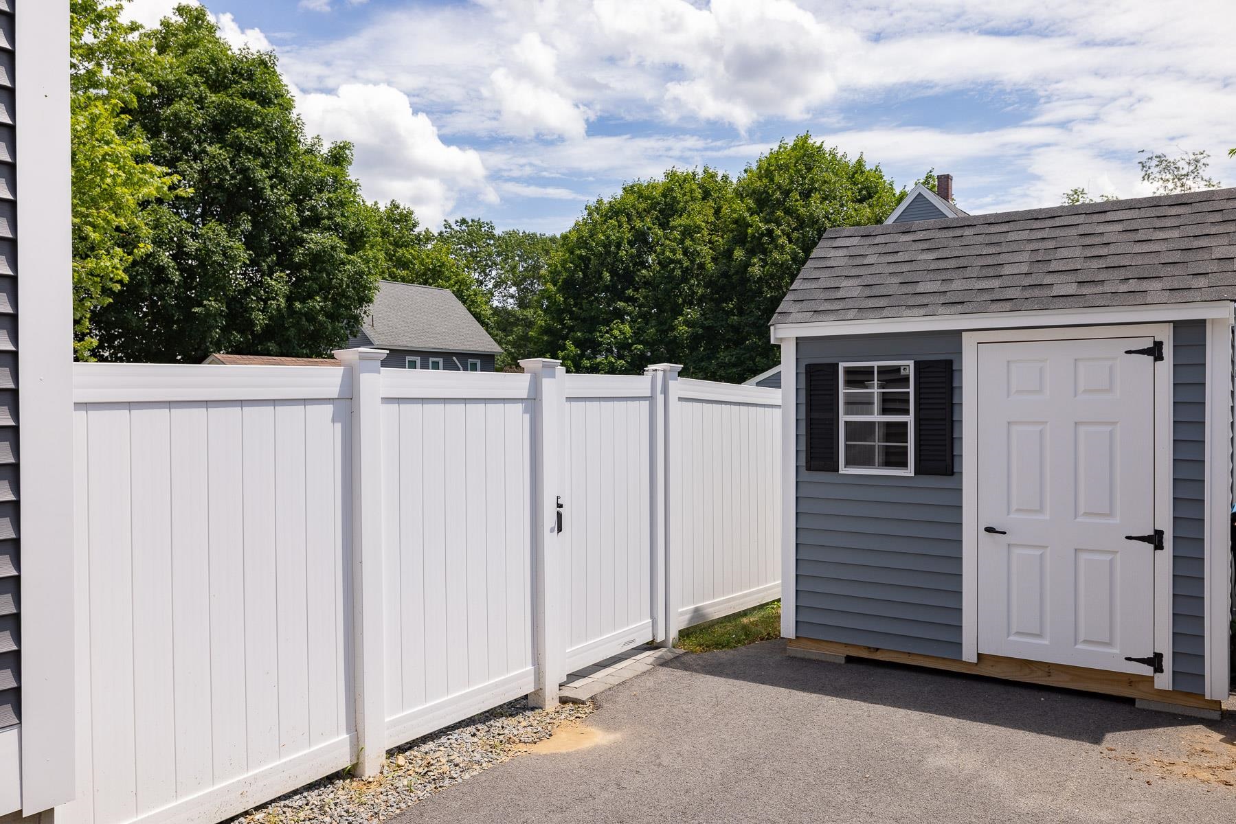 Portsmouth, New Hampshire 03801, United States, 4 Bedrooms Bedrooms, ,3 BathroomsBathrooms,Residential,Active,203625