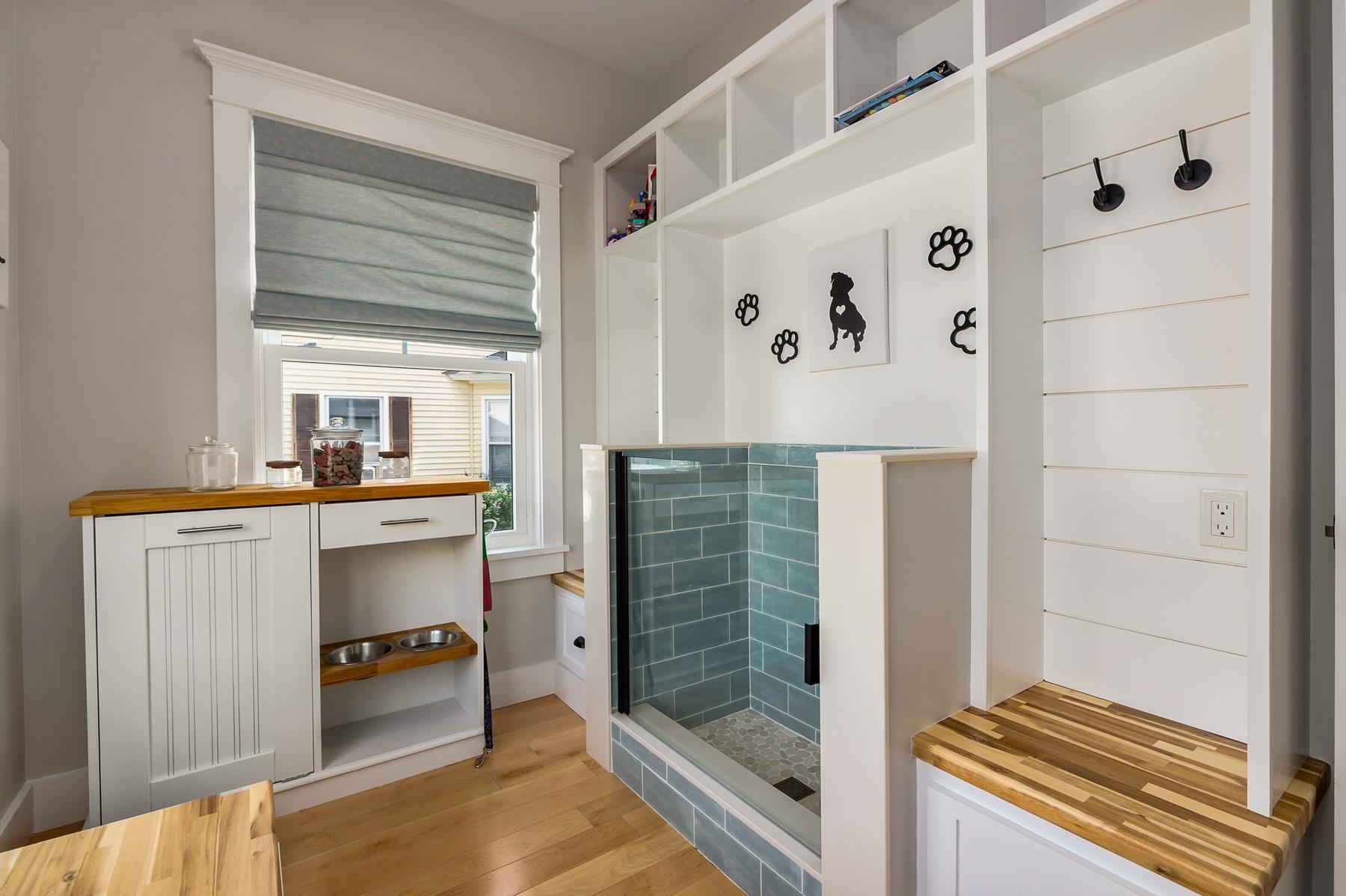 Portsmouth, New Hampshire 03801, United States, 4 Bedrooms Bedrooms, ,3 BathroomsBathrooms,Residential,Active,203625