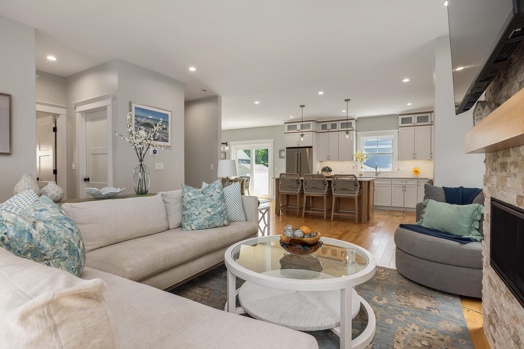 Portsmouth, New Hampshire 03801, United States, 4 Bedrooms Bedrooms, ,3 BathroomsBathrooms,Residential,Active,203625