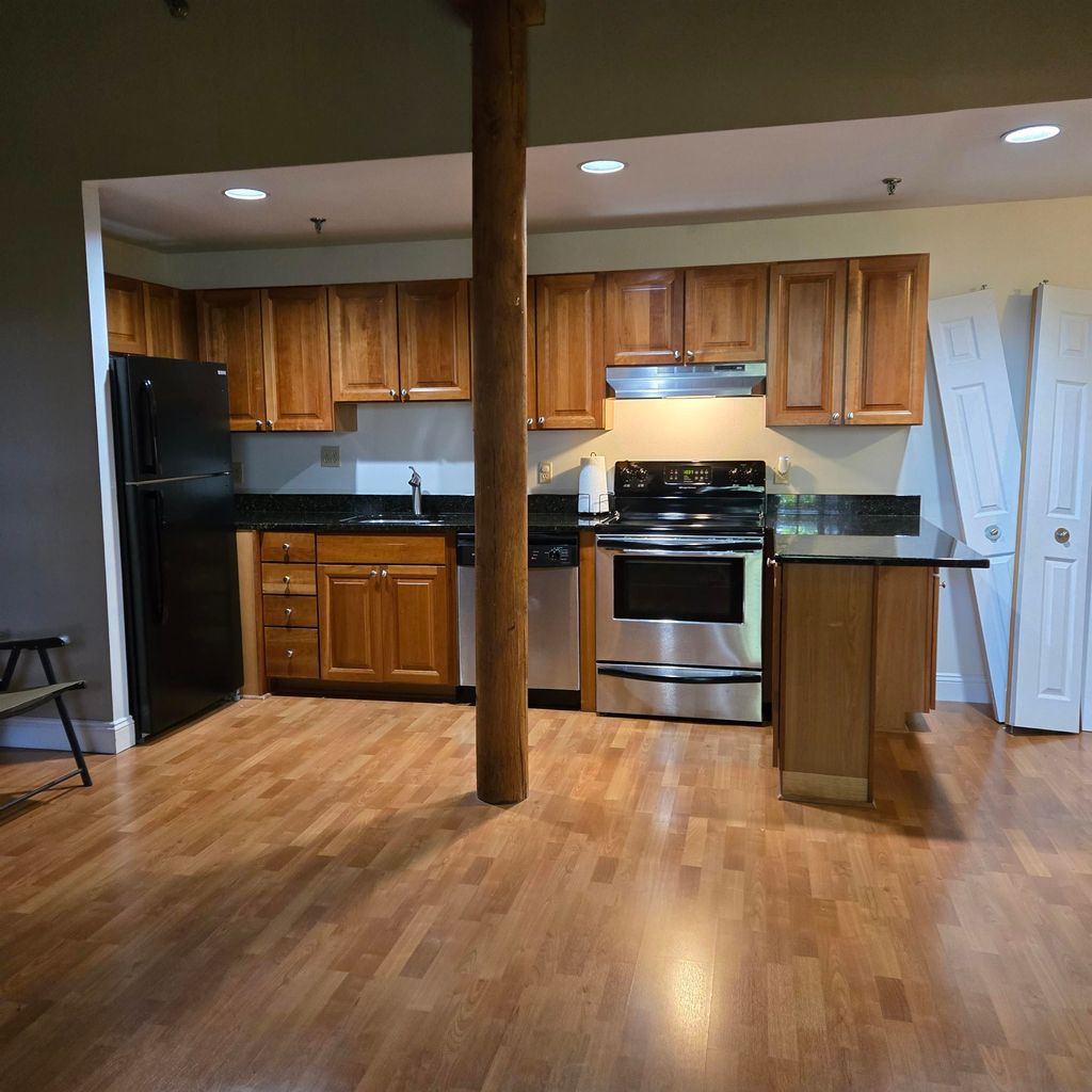 Photo of 335 Cypress Street #4J, Manchester, NH 03103 (MLS # 5066761)