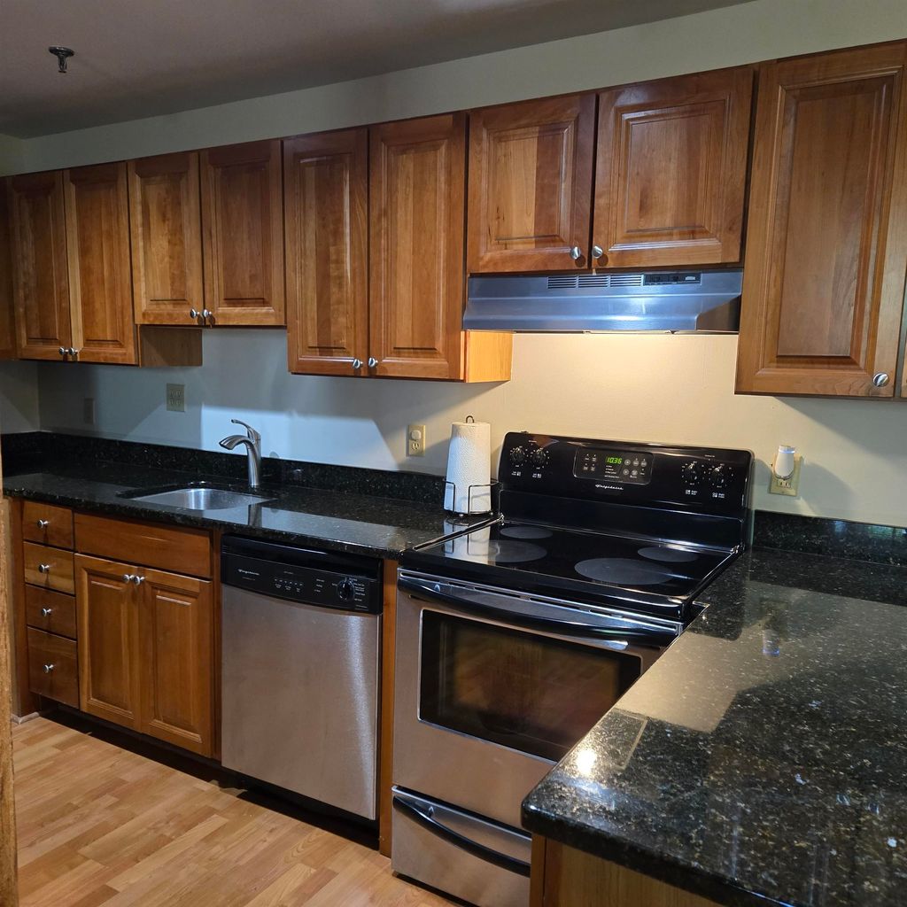 Photo of 335 Cypress Street #4J, Manchester, NH 03103 (MLS # 5066761)