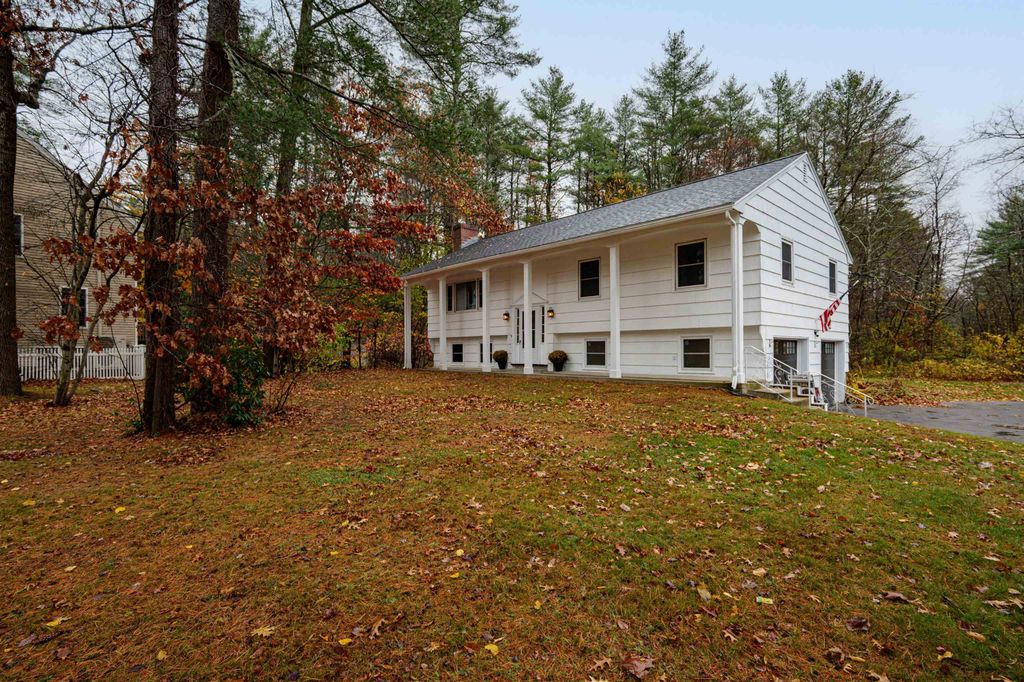 Photo of 24 Hampton Falls Road, Exeter, NH 03833 (MLS # 5069330)