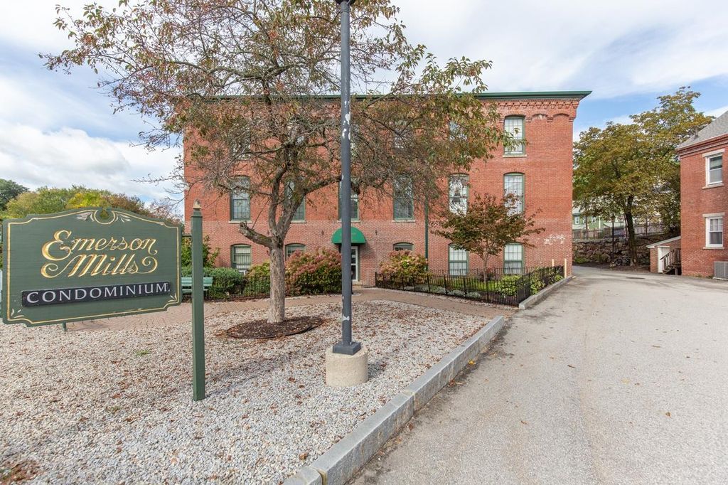 Photo of 100 Main Street #M7, Pembroke, NH 03275 (MLS # 5063718)