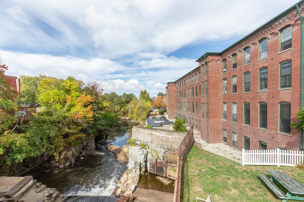 Photo of 100 Main Street #M7, Pembroke, NH 03275 (MLS # 5063718)