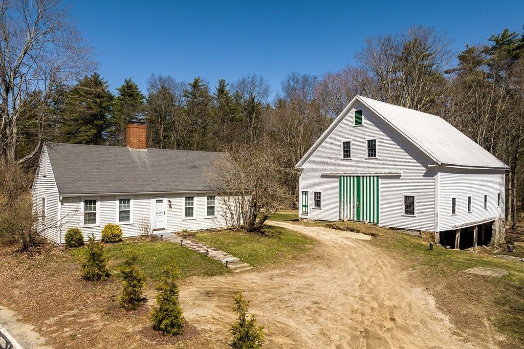 Photo of 5 McDaniel Road, Nottingham, NH 03290 (MLS # 5071348)