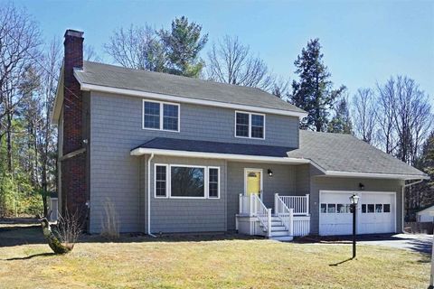 Photo of 19 Hillview Terrace, Farmington, NH 03835 (MLS # 5089405)