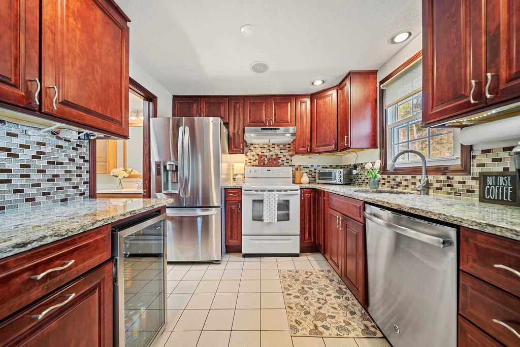 Photo of 35 Olde Country Village #35, Londonderry, NH 03053 (MLS # 5080143)