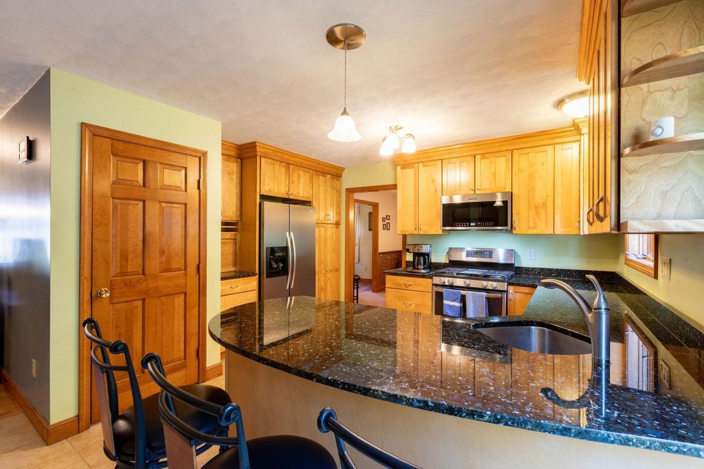 Photo of 10 Lund Drive, Hudson, NH 03051 (MLS # 5076981)