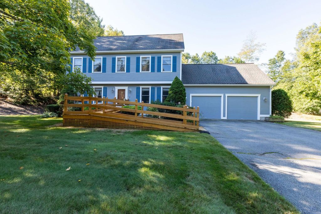 Photo of 10 Lund Drive, Hudson, NH 03051 (MLS # 5076981)