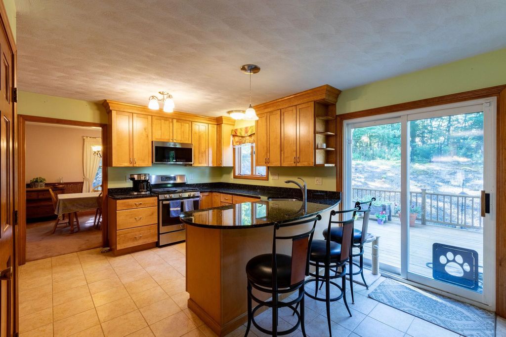 Photo of 10 Lund Drive, Hudson, NH 03051 (MLS # 5076981)