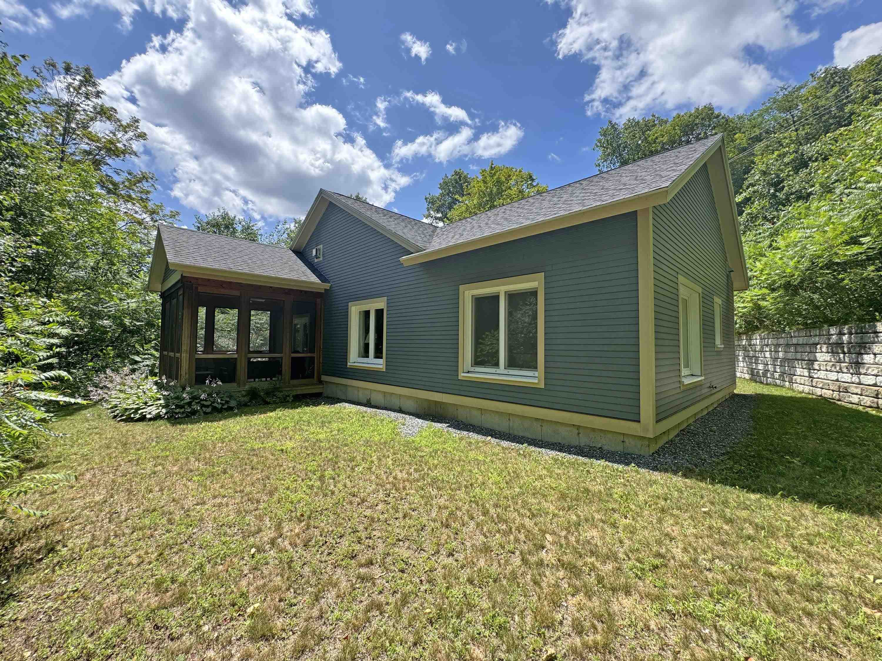 321 Leonard Road