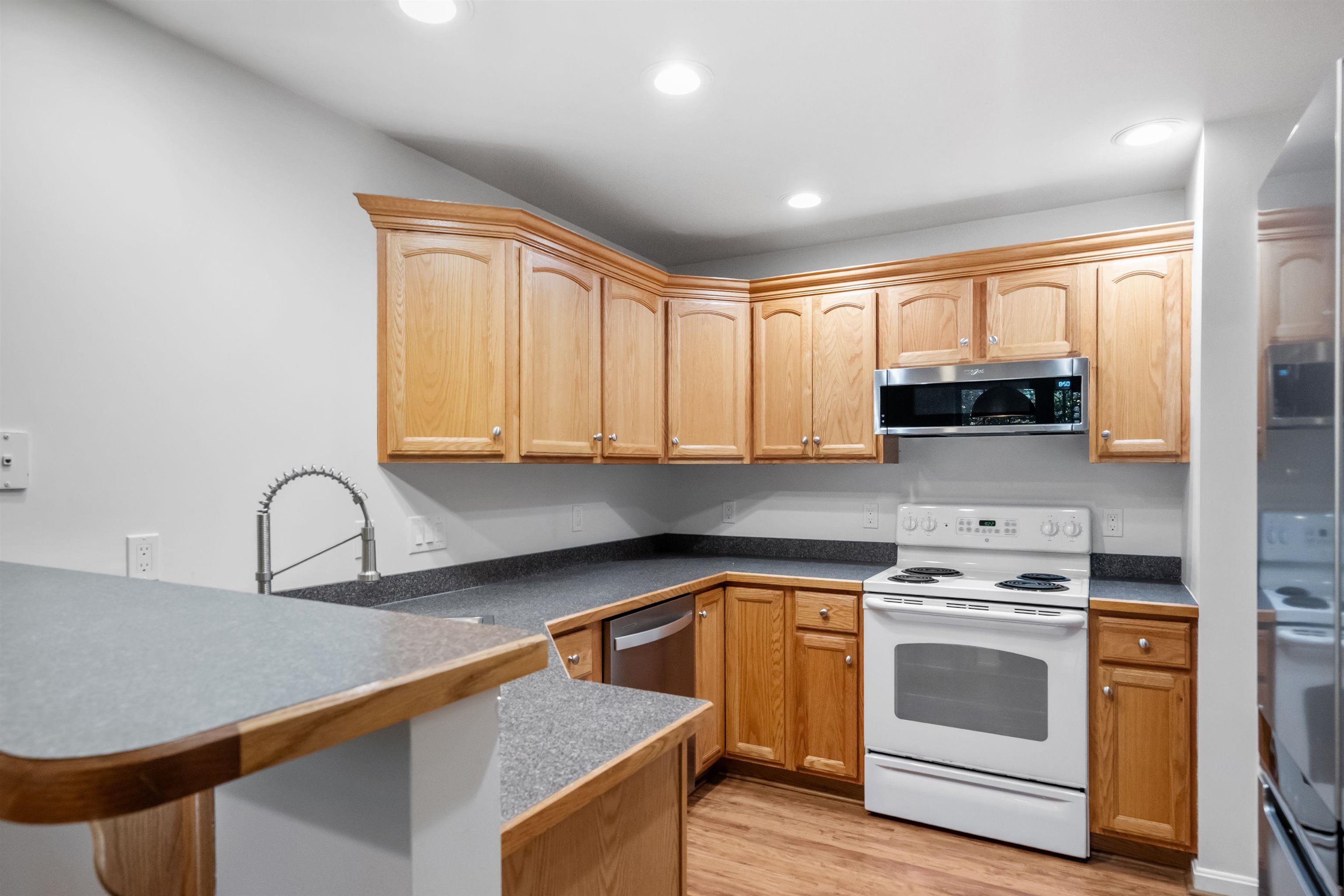 Concord, New Hampshire 03303, United States, 3 Bedrooms Bedrooms, ,3 BathroomsBathrooms,Residential,Active,246313