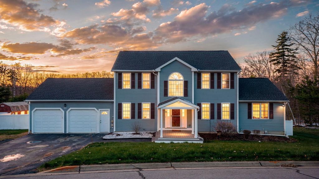 Photo of 11 Barberry Street, Hooksett, NH 03106 (MLS # 5078863)