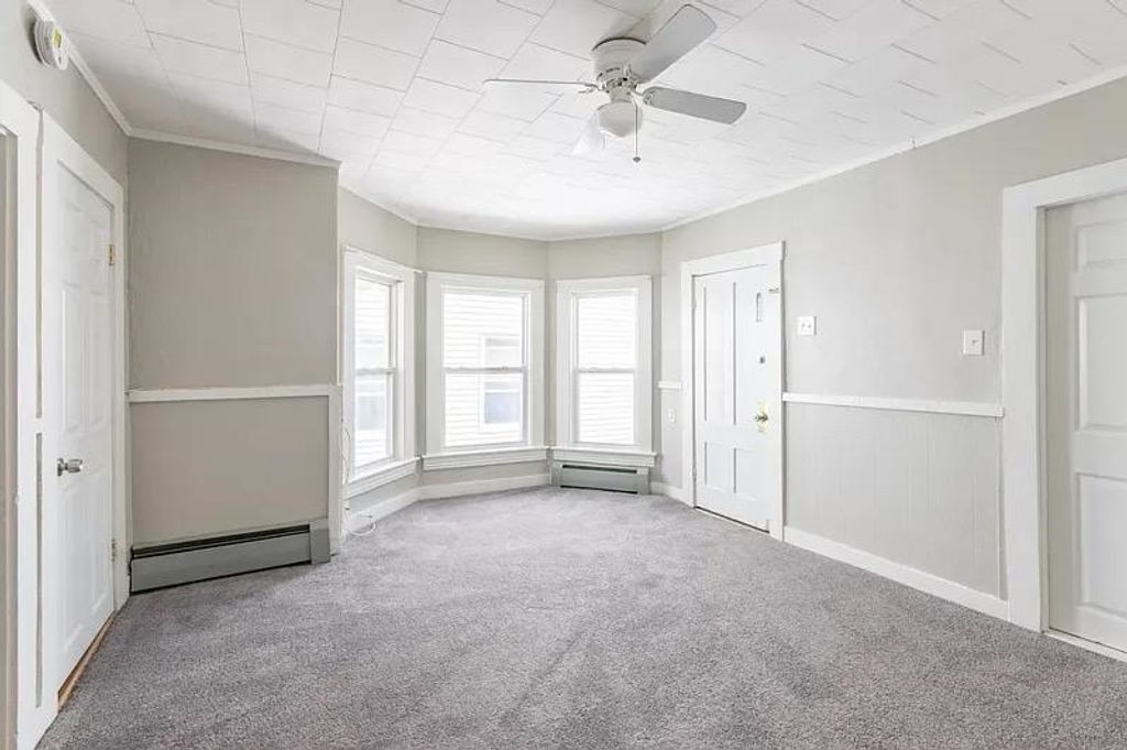 Photo of 260 Bridge Street, Manchester, NH 03104 (MLS # 5067730)