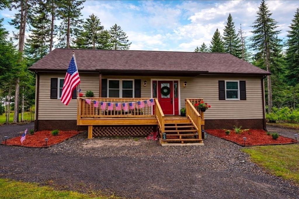 Photo of 17 Merit Drive, Errol, NH 03579 (MLS # 5085342)