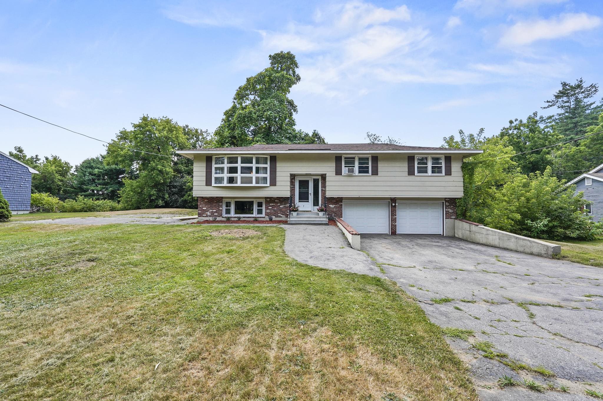 7 Hoodkroft Drive