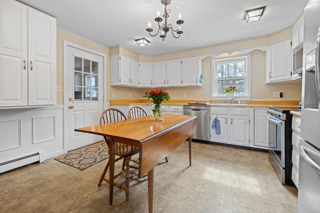 Photo of 6 Wyeth Farm Circle, Lebanon, NH 03784 (MLS # 5079108)