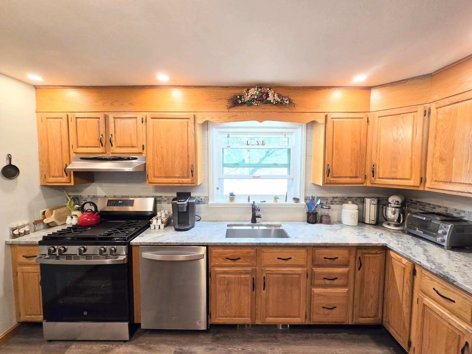 New Boston, New Hampshire 03070, United States, 3 Bedrooms Bedrooms, ,2 BathroomsBathrooms,Residential,Pending,119805