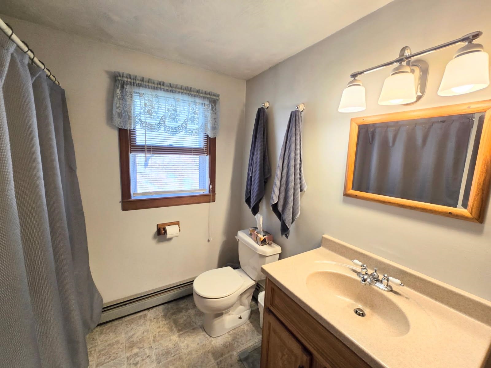 New Boston, New Hampshire 03070, United States, 3 Bedrooms Bedrooms, ,2 BathroomsBathrooms,Residential,Pending,119805