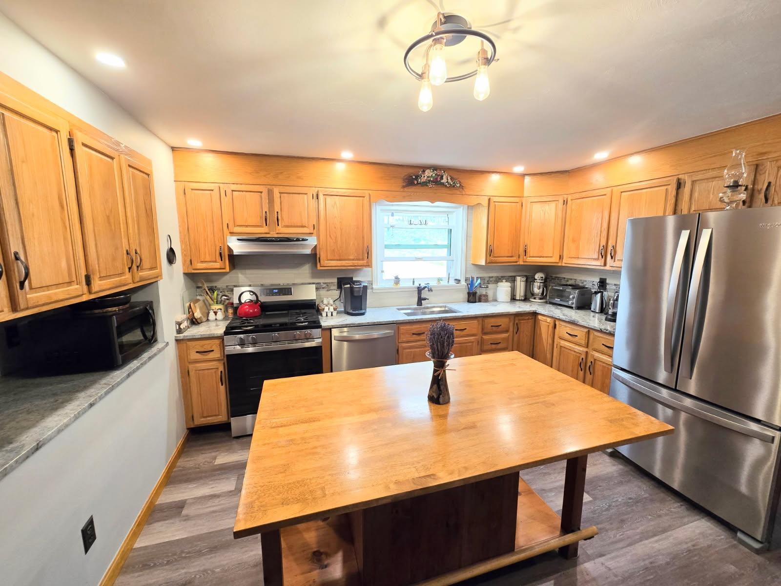 New Boston, New Hampshire 03070, United States, 3 Bedrooms Bedrooms, ,2 BathroomsBathrooms,Residential,Pending,119805