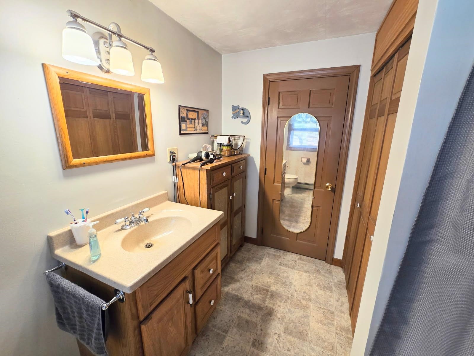 New Boston, New Hampshire 03070, United States, 3 Bedrooms Bedrooms, ,2 BathroomsBathrooms,Residential,Pending,119805