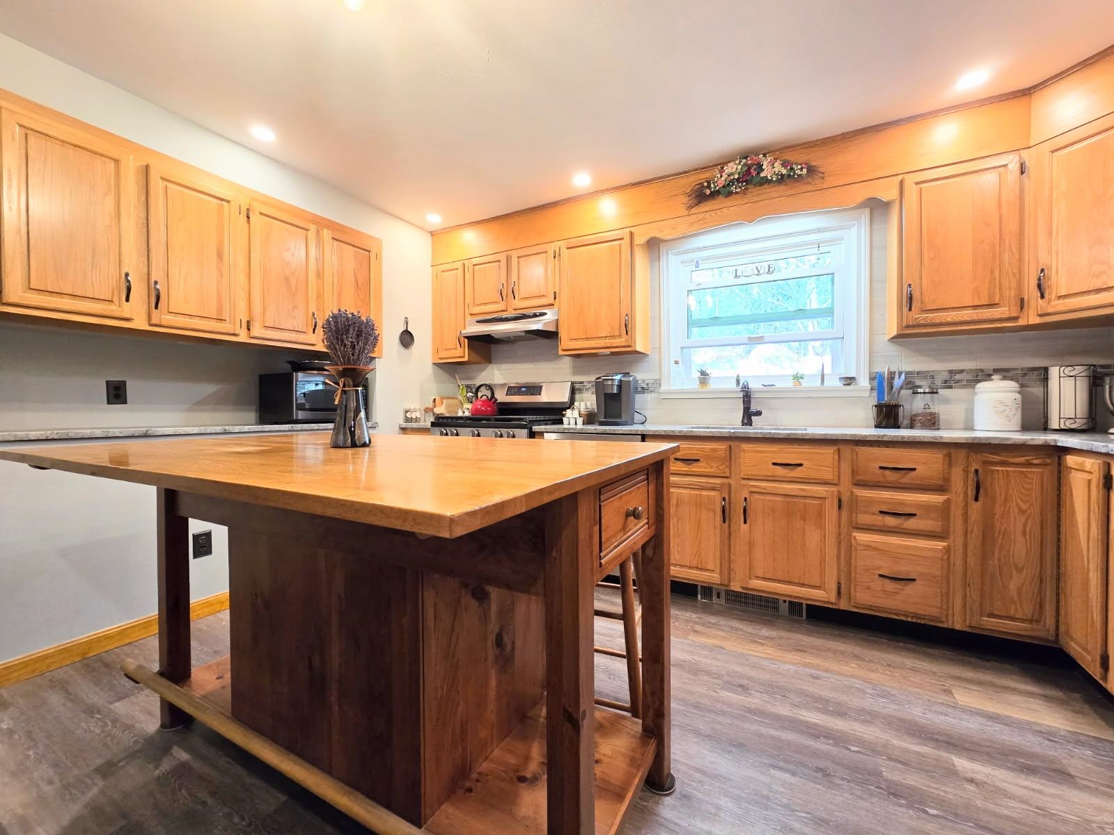 New Boston, New Hampshire 03070, United States, 3 Bedrooms Bedrooms, ,2 BathroomsBathrooms,Residential,Pending,119805