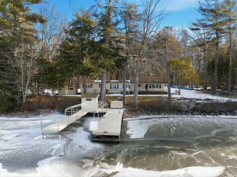 Photo of 61 Wallace Point Road, Moultonborough, NH 03254 (MLS # 5074417)