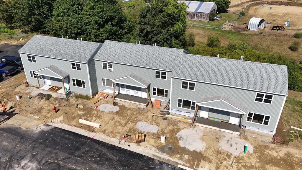 Photo of 18 Birdie Grove #C, Rochester, NH 03839 (MLS # 5080111)