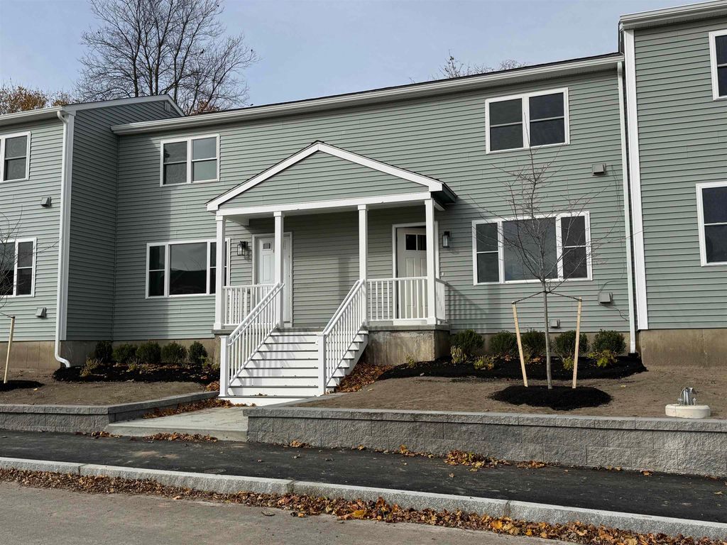 Photo of 18 Birdie Grove #C, Rochester, NH 03839 (MLS # 5080111)