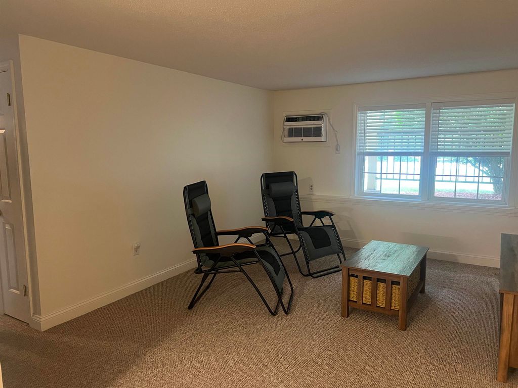 Photo of 402 White Cedar Boulevard, Portsmouth, NH 03801 (MLS # 5069732)