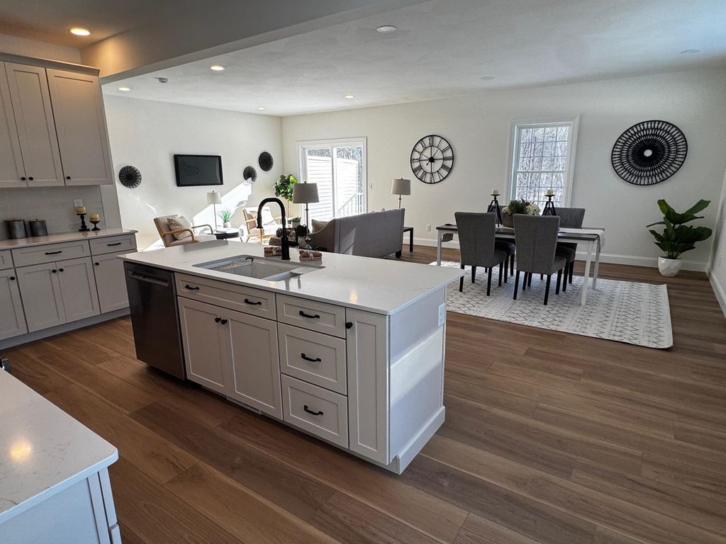 Photo of 33 Griffin Road, Hudson, NH 03051 (MLS # 5072996)